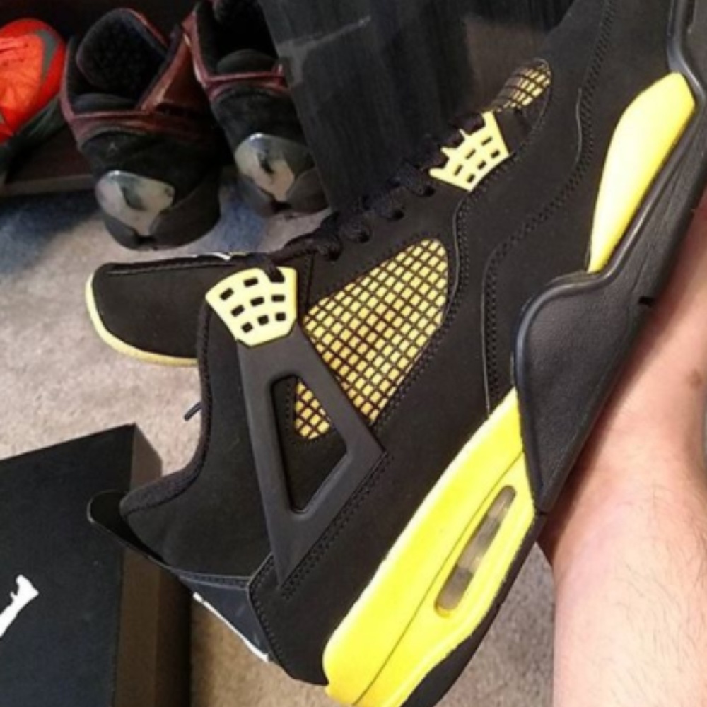 Air Jordan 4 Retro Thunders 2012